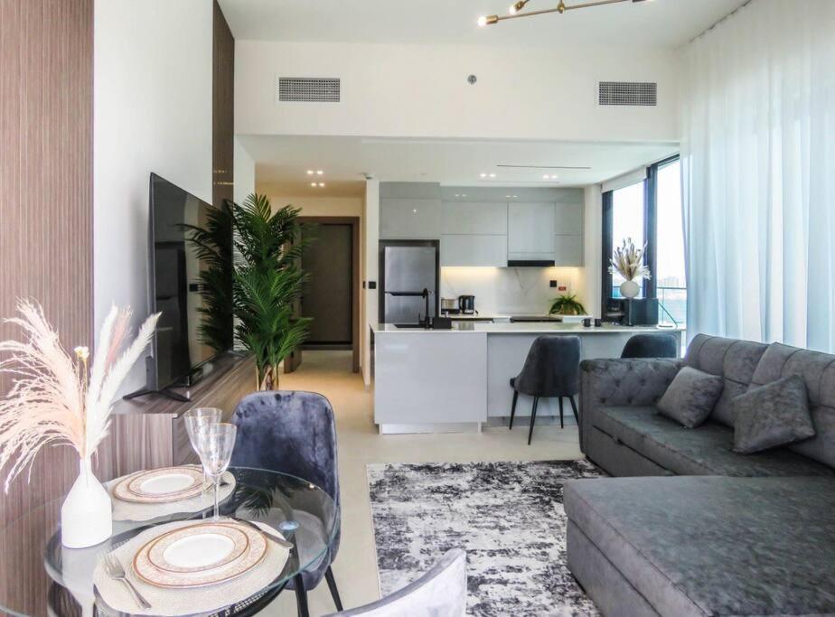 Stylish 2 Bedroom In Binghatti, Business Bay Dubai Exterior foto